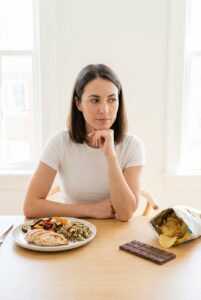 How to Tell Stress Hunger From Physical Hunger